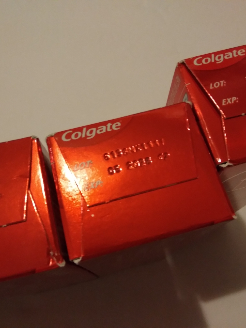 Colgate Optic White Toothpaste - Red - Picture 2 of 3
